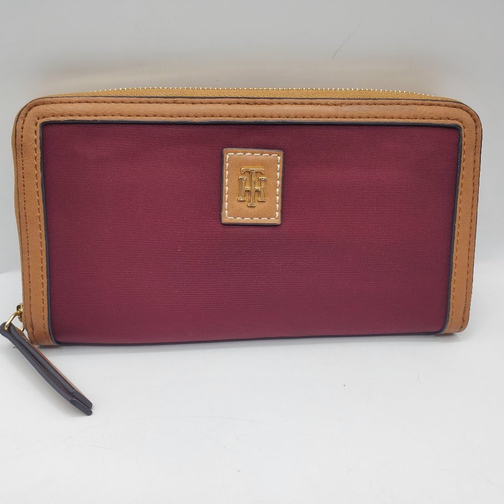 TOMMY HILFIGER ZIP AROUND LONG WALLET